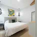 City, Sun And Living Apartment