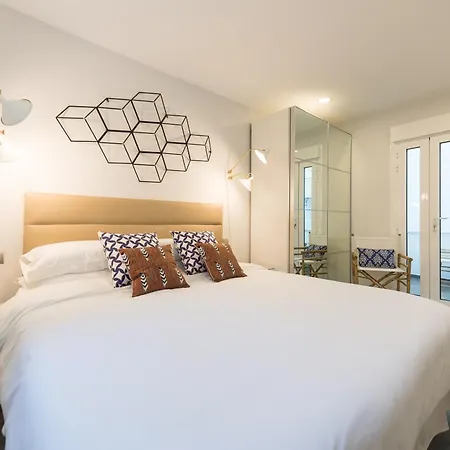 City, Sun And Living